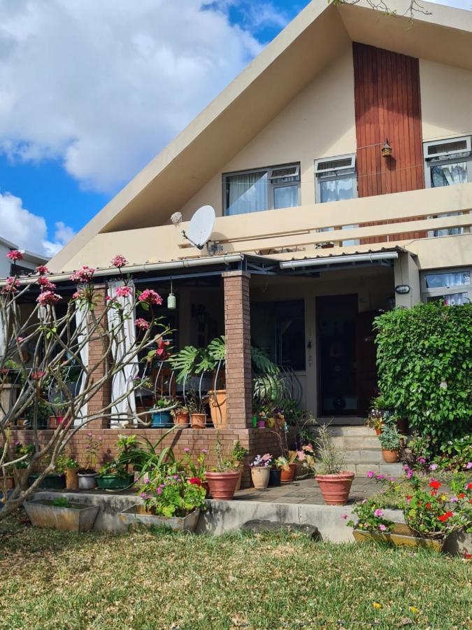 Comfy Home-Tropical Garden & 5 Min Walk To Beach Tamarin Exteriér fotografie